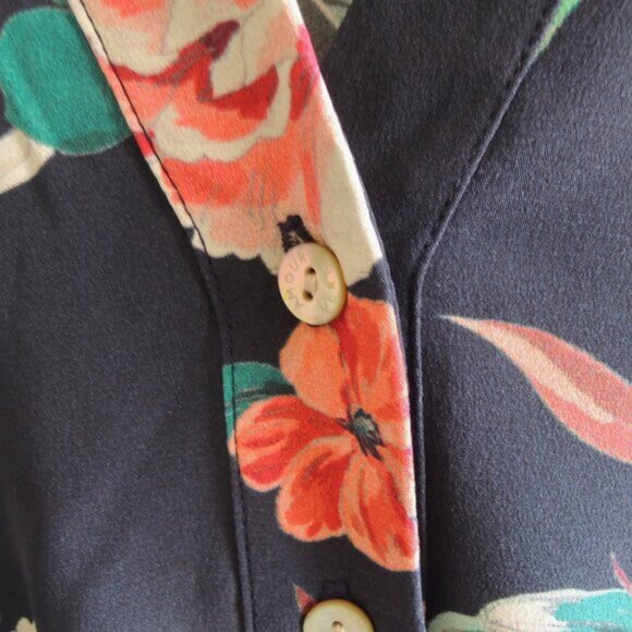 Amour Vert Navy Floral 100% Silk Kaya Blouse L - Picture 6 of 10